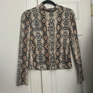 Snake skin print fitted long sleeve